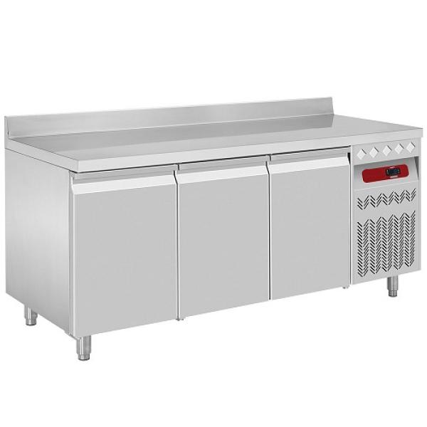 DT178/P9A (25) Umluft Kühltisch mit Aufkantung, 3 Türen GN 1/1, 1775x700xh880/900